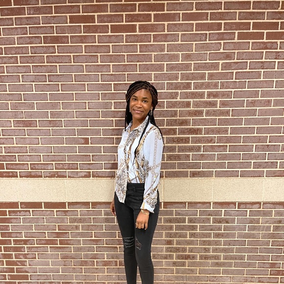 Meet your Posher, Caroline - Picture 1 of 1